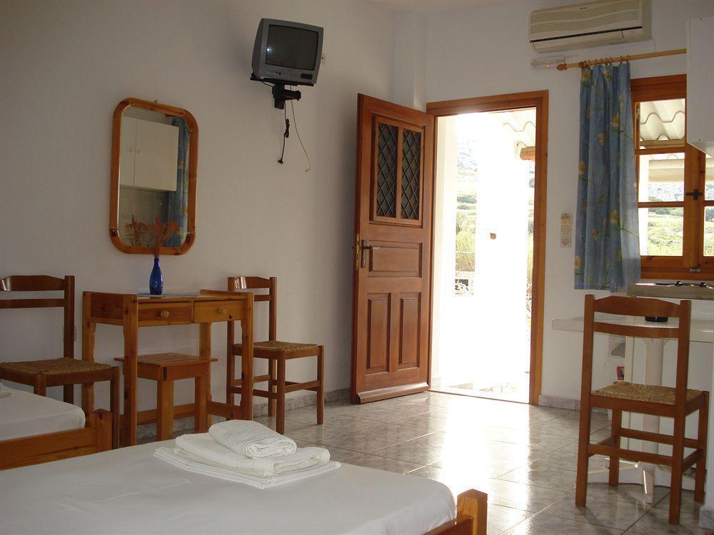 Oasis Rooms & Studios In Galissas Exterior photo