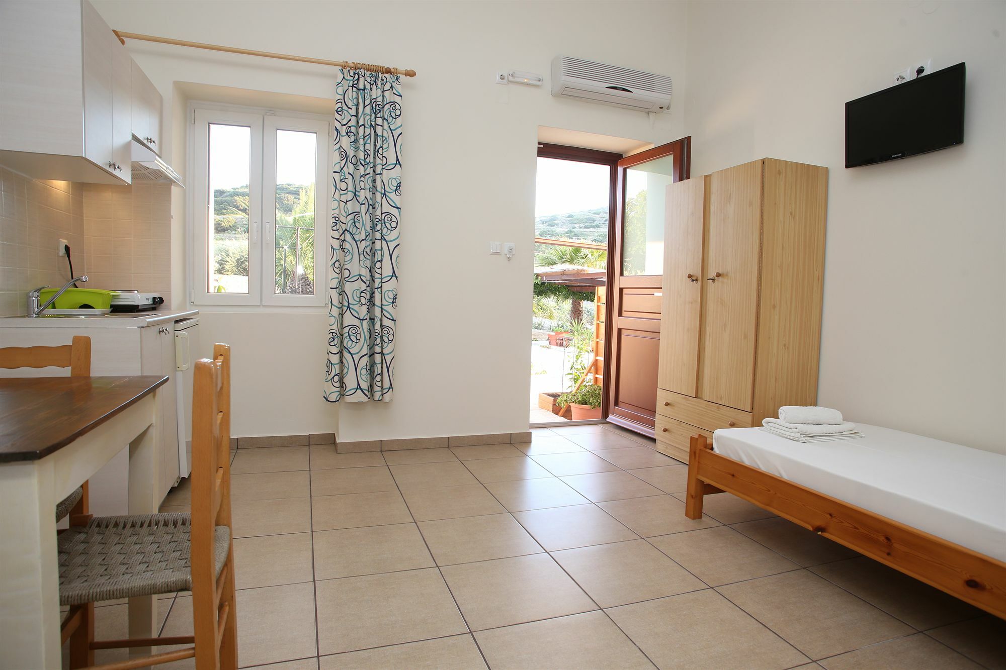 Oasis Rooms & Studios In Galissas Exterior photo