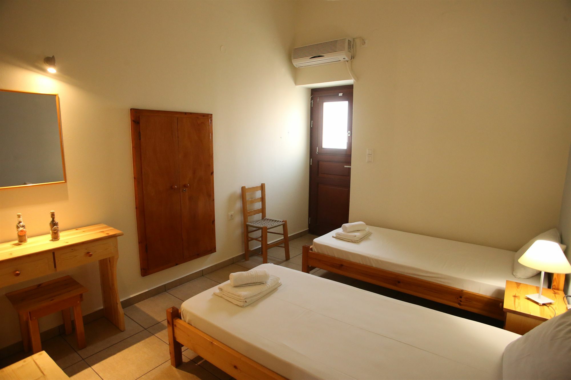 Oasis Rooms & Studios In Galissas Exterior photo